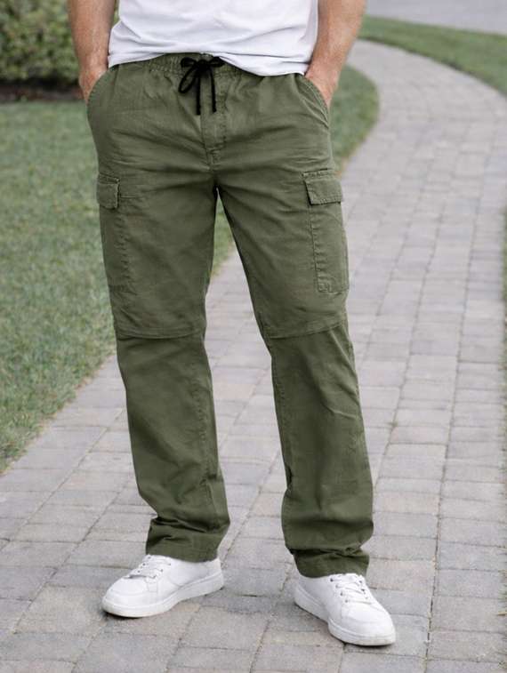 men solid mid rise regular fit cargo pant