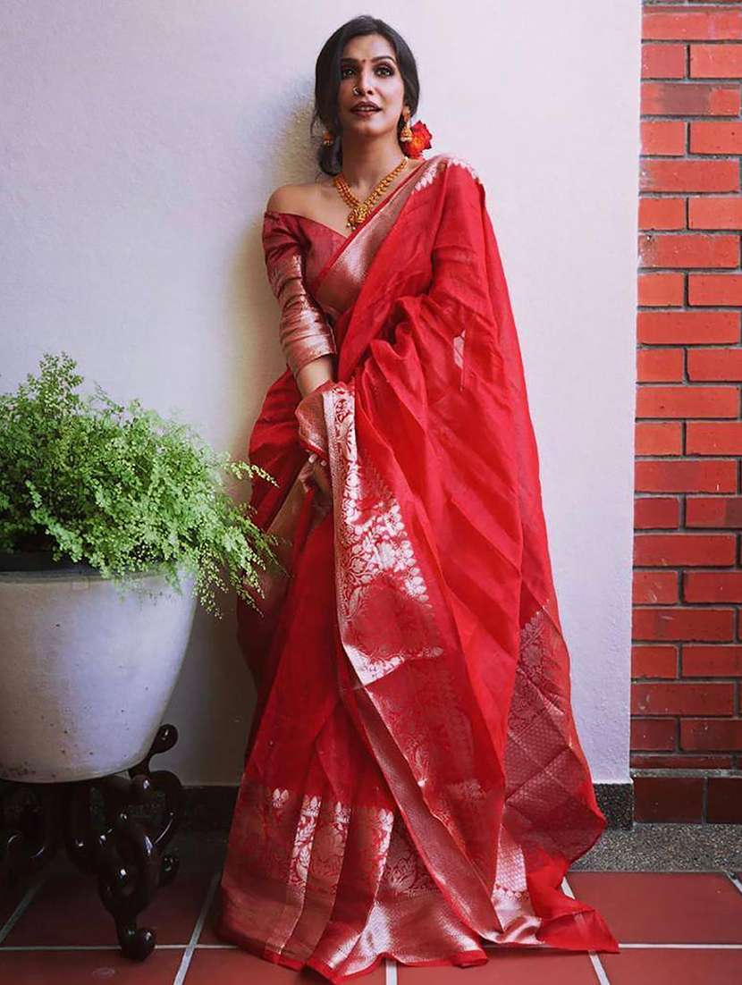 women solid with bordered saree