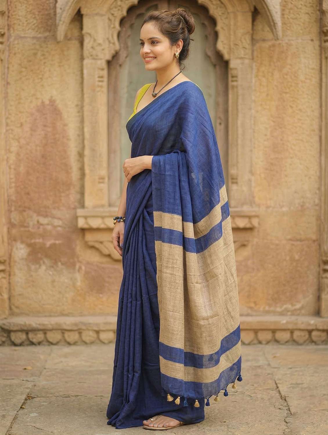 women solid handloom saree with blouse - 22565712 -  Standard Image - 2