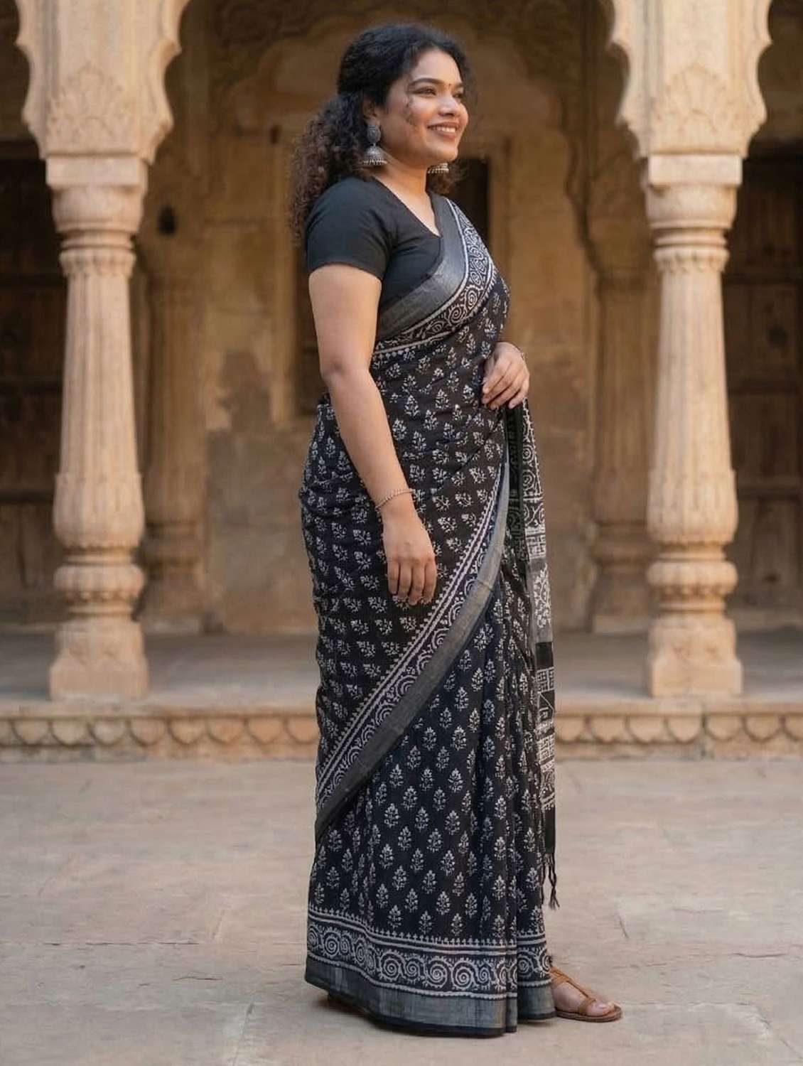 women printed casual wear saree with blouse - 22565719 -  Standard Image - 2
