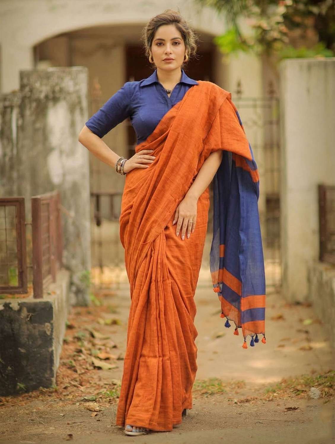 women solid handloom saree with blouse