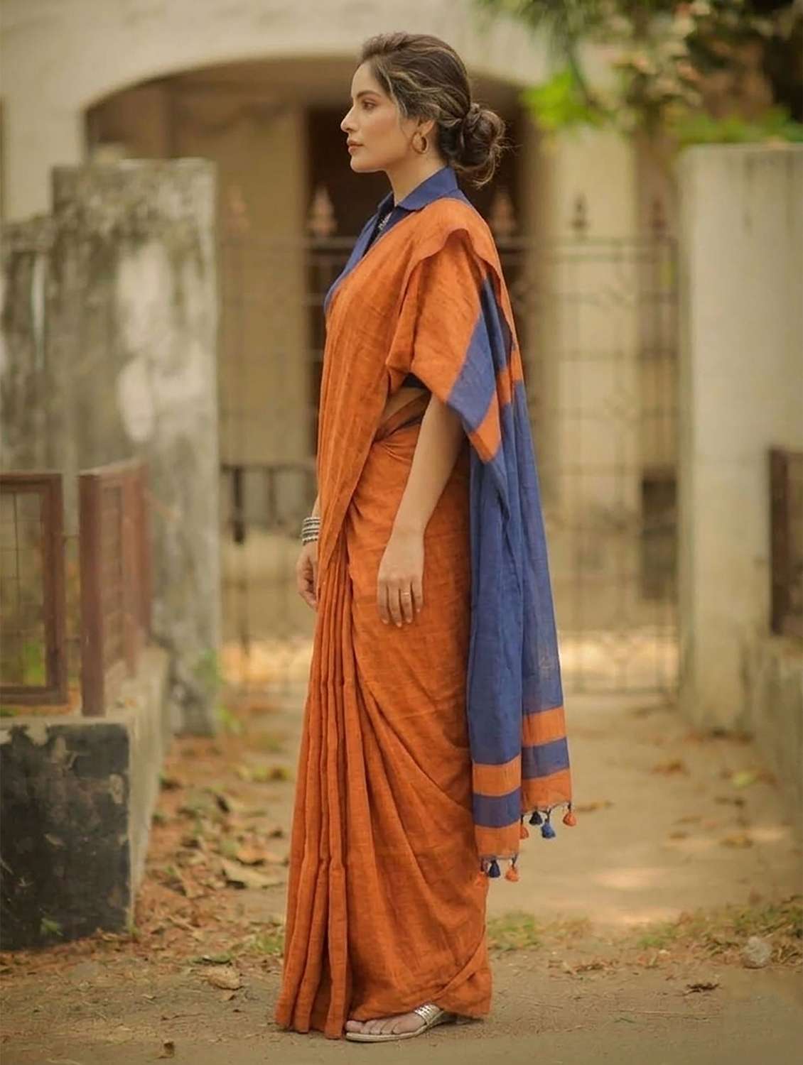 Women Solid Handloom Saree With Blouse - 22565756 -  Standard Image - 2