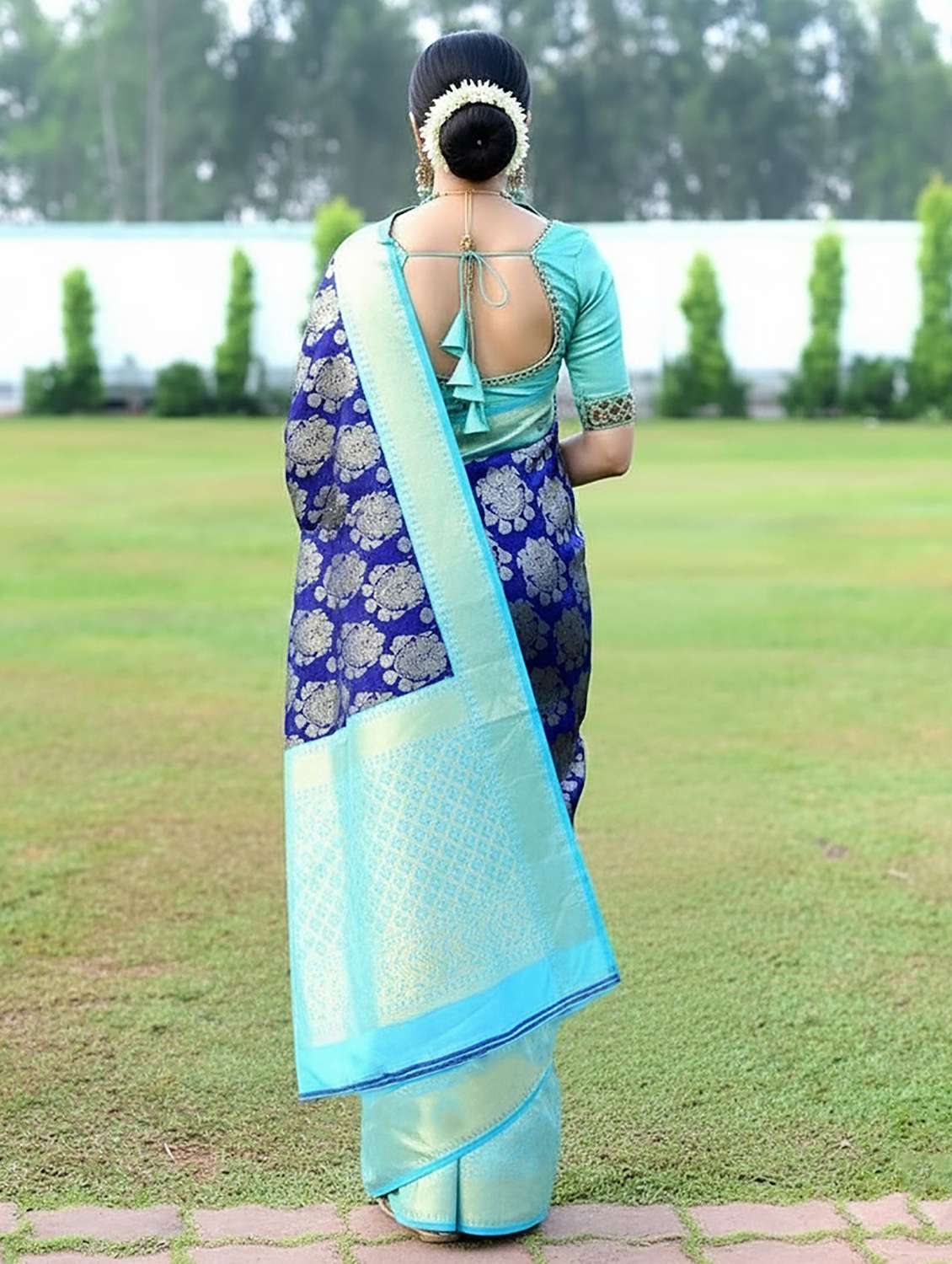 Women Self Design Banarasi Saree - 22565781 -  Standard Image - 2