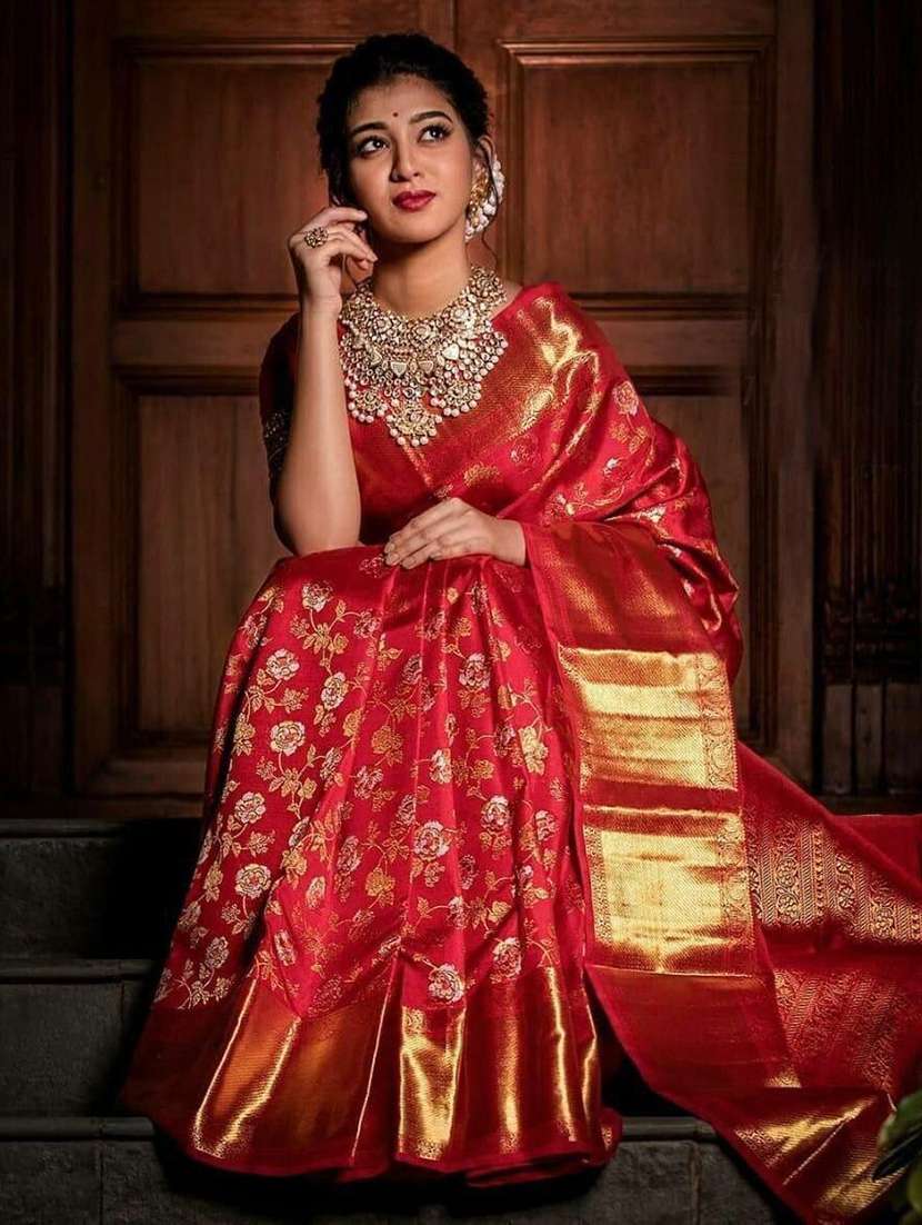 women self design banarasi saree