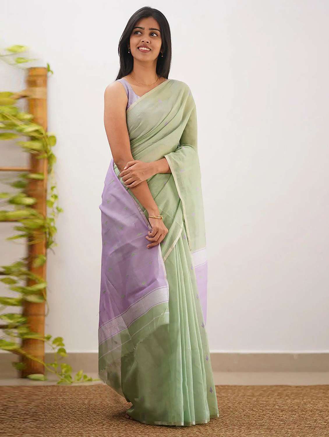 women self design handloom saree with blouse - 22566035 -  Standard Image - 2