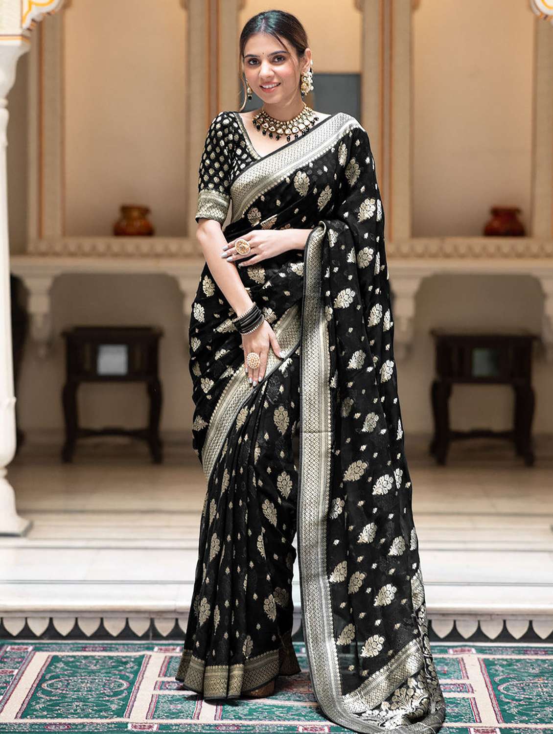 women self design banarasi saree