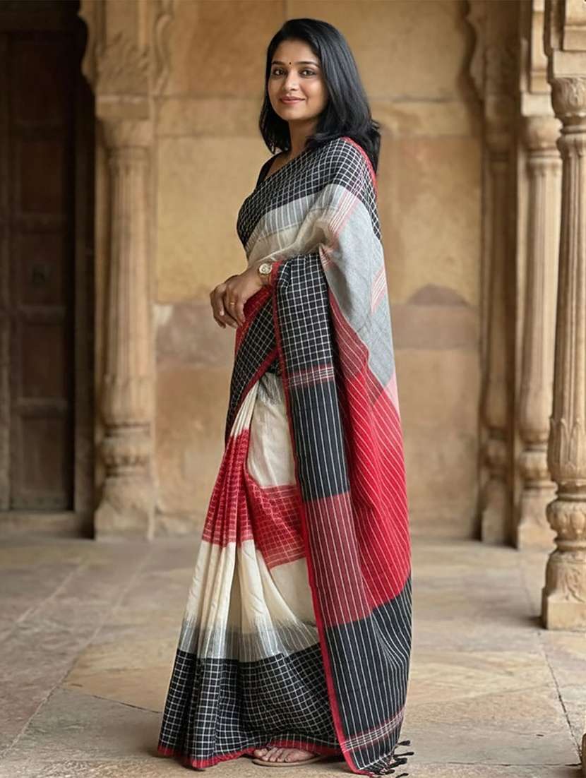 women checkered handloom saree with blouse - 22566160 -  Standard Image - 2
