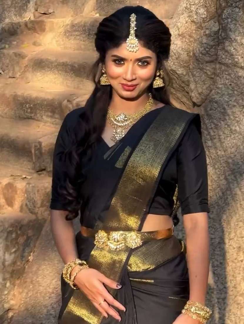 Women Self Design Banarasi Saree - 22566290 -  Standard Image - 2