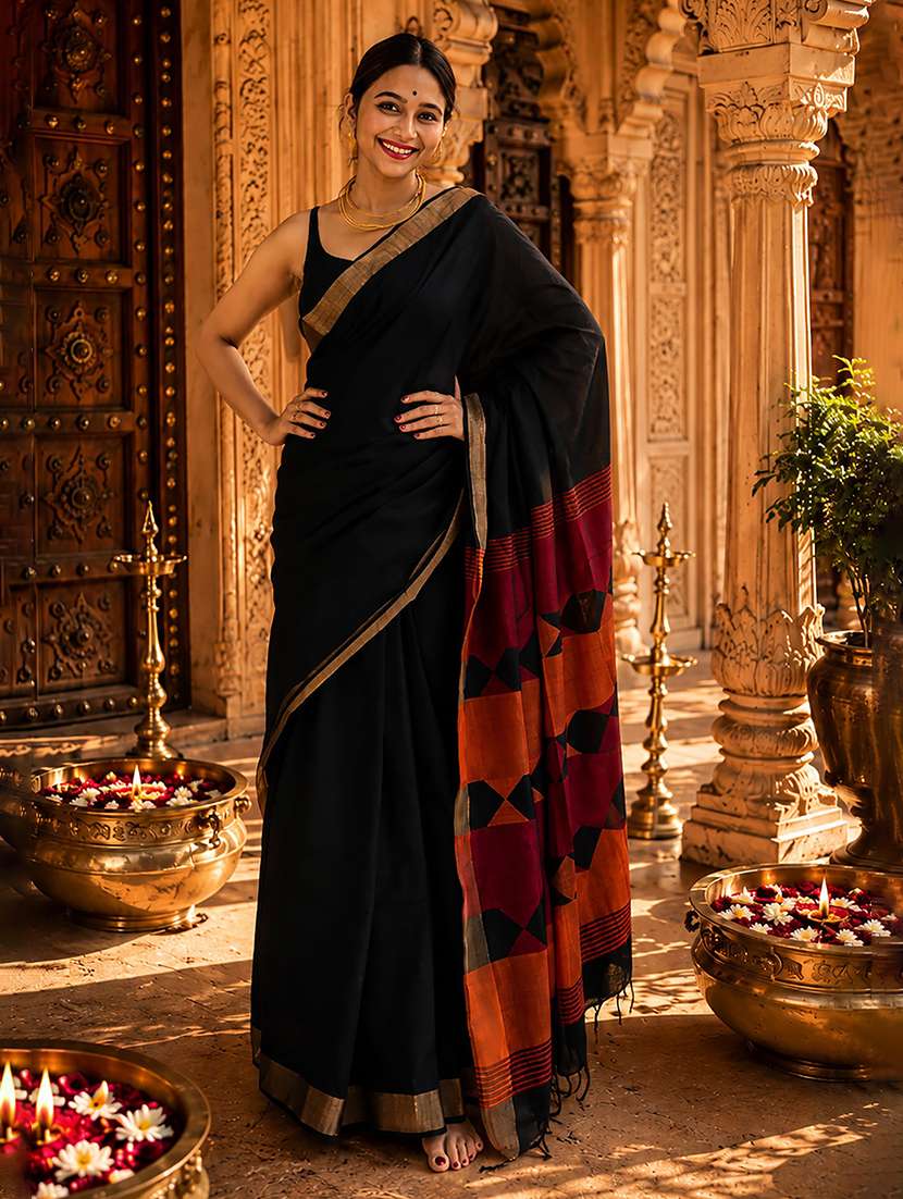 women solid with bordered handloom saree with blouse