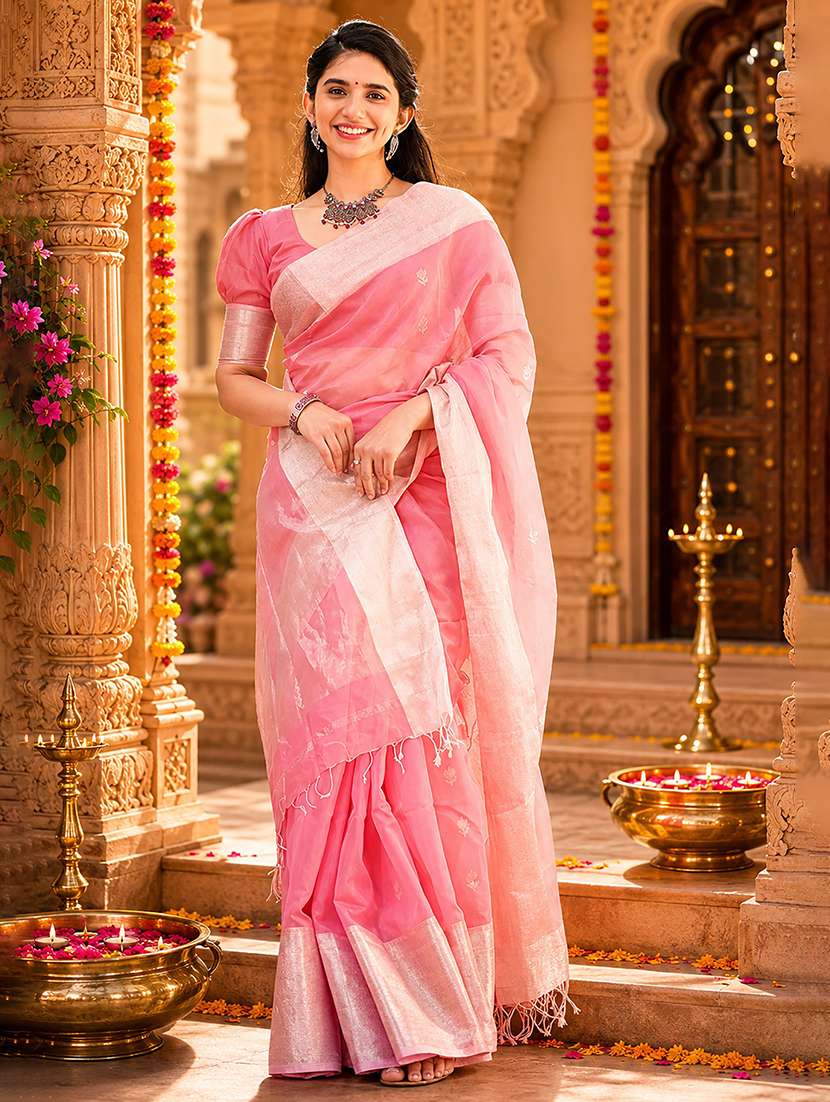 women self design bordered saree with blouse