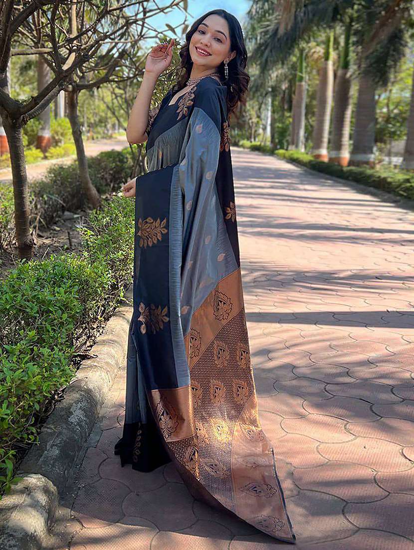 women self design banarasi saree with blouse - 22567059 -  Standard Image - 2