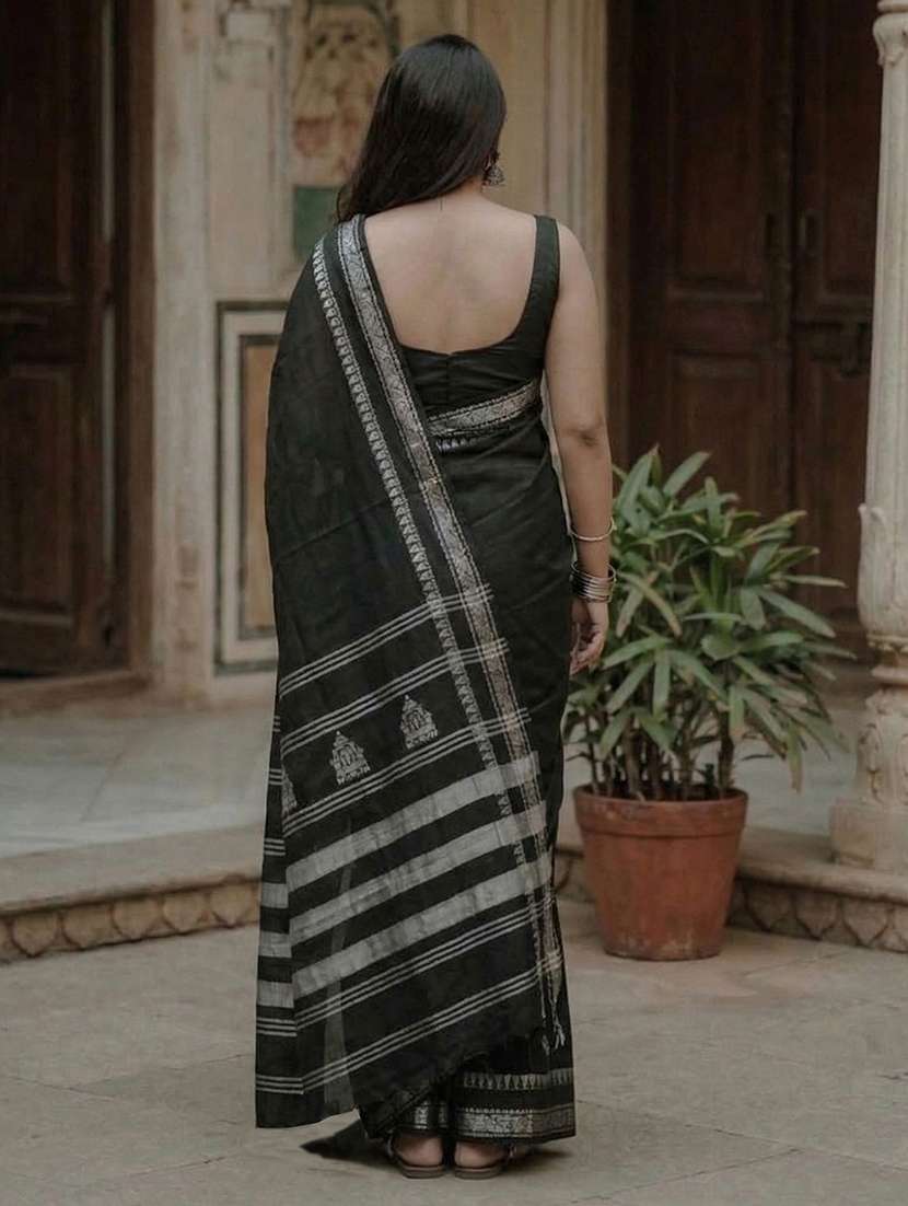 women solid with bordered handloom saree with blouse - 22567064 -  Standard Image - 2