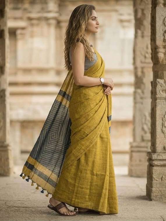 women solid handloom saree with blouse - 22567088 -  Standard Image - 2