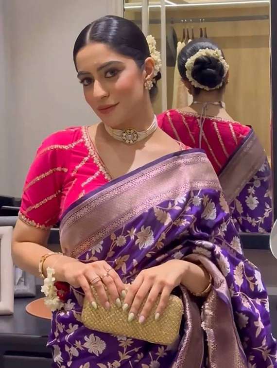 women self design banarasi saree with blouse - 22567099 -  Standard Image - 2