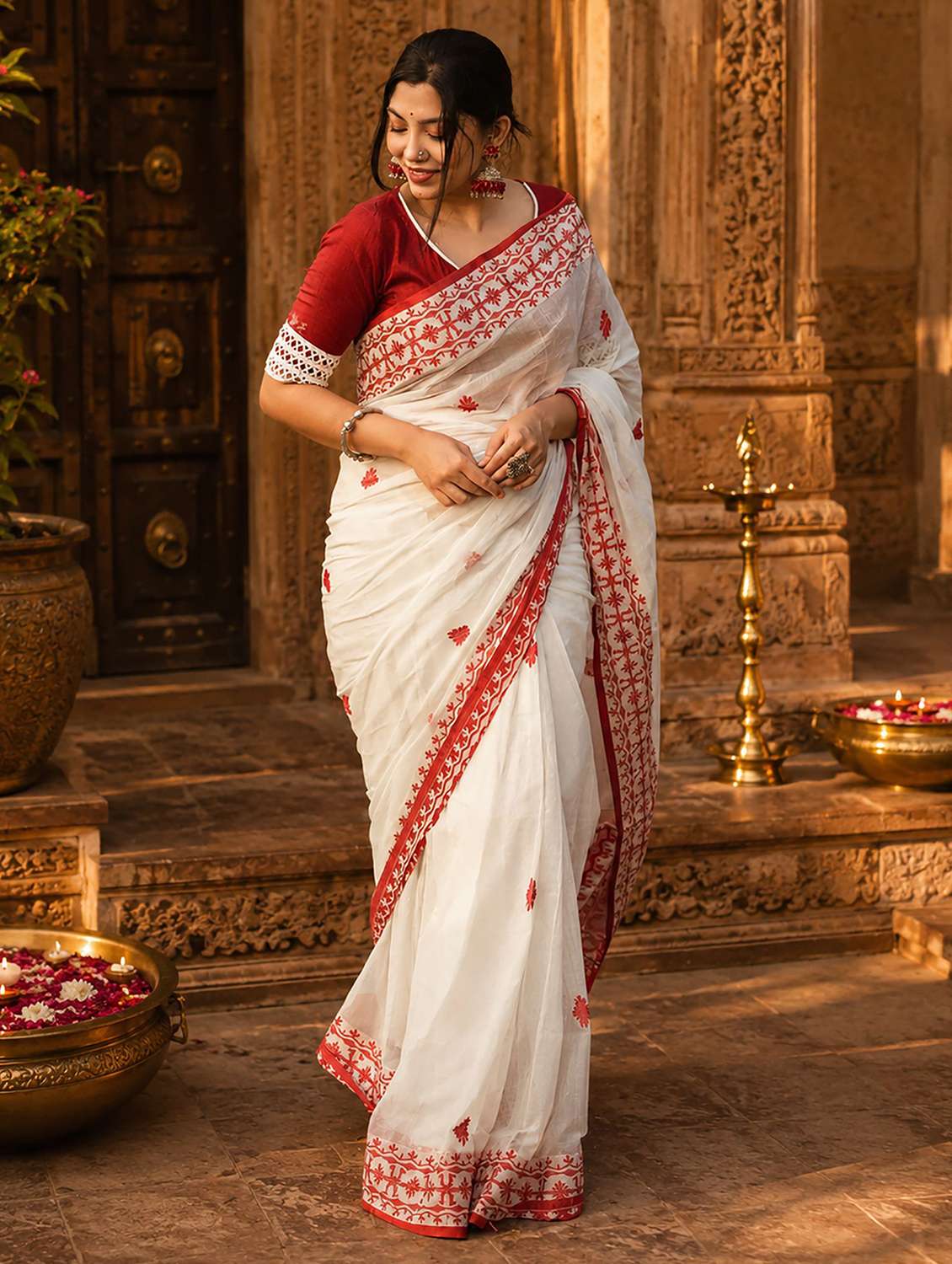 women self design handloom saree with blouse - 22567238 -  Standard Image - 2