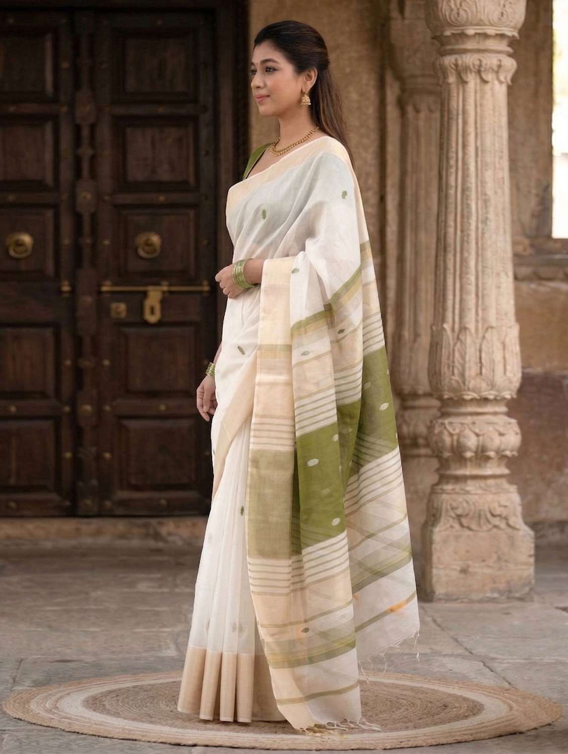 women self design handloom saree with blouse - 22567241 -  Standard Image - 2