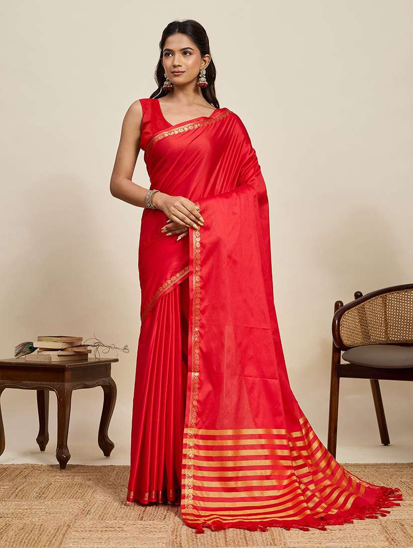 women solid with bordered saree with blouse