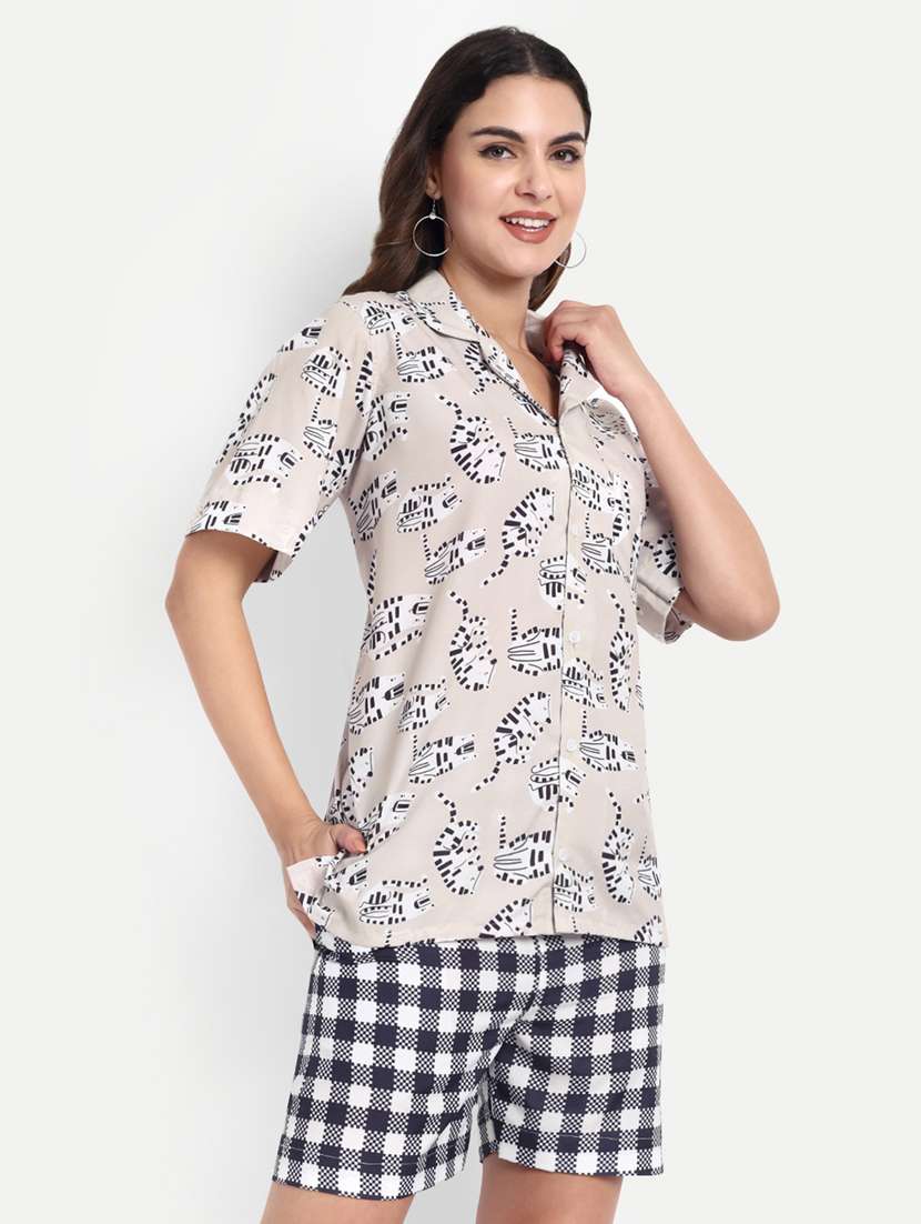 Women Printed Short Sleeves Shirt And Shorts Set - 22567562 -  Standard Image - 2