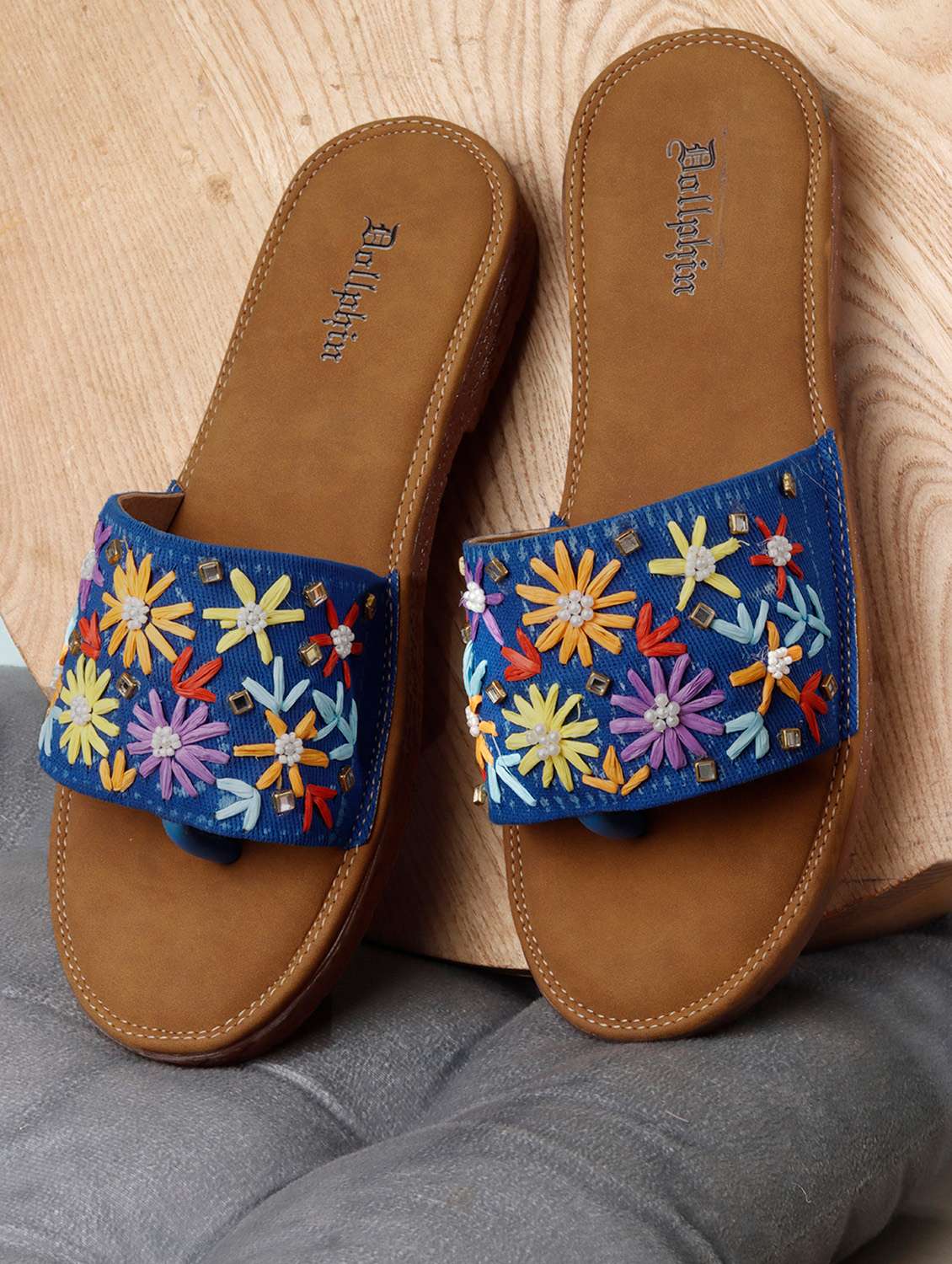 women embroidered toe separator flats