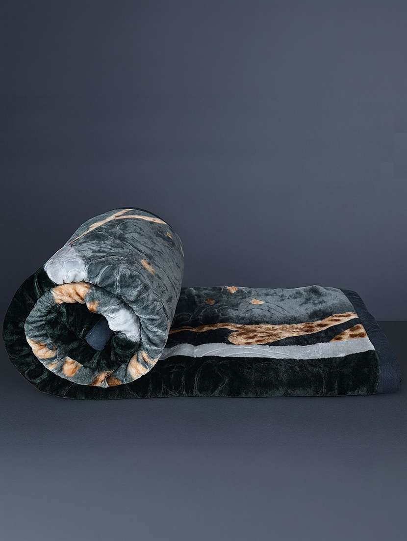 multi coloured printed winter blanket - 22568014 -  Standard Image - 2