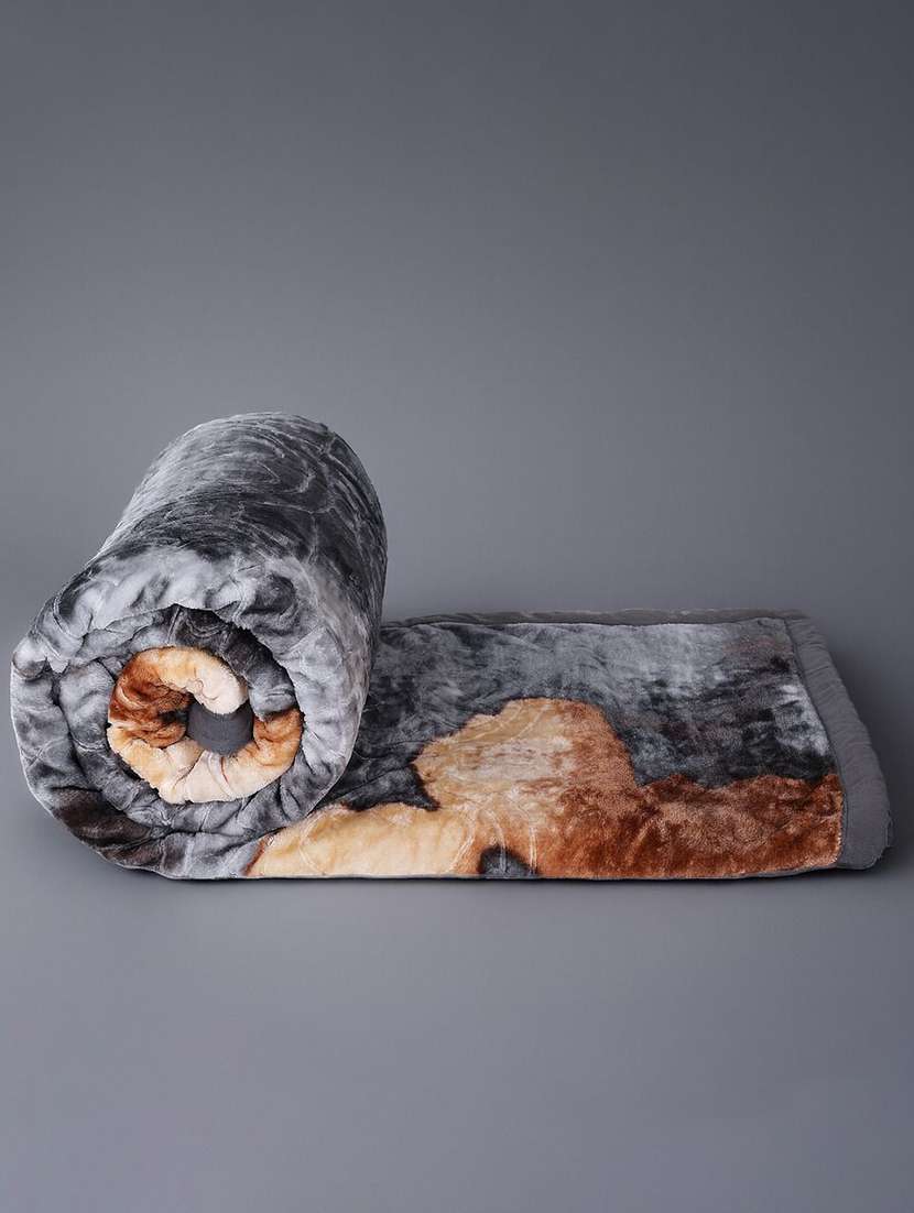 multi coloured printed winter blanket - 22568015 -  Standard Image - 2