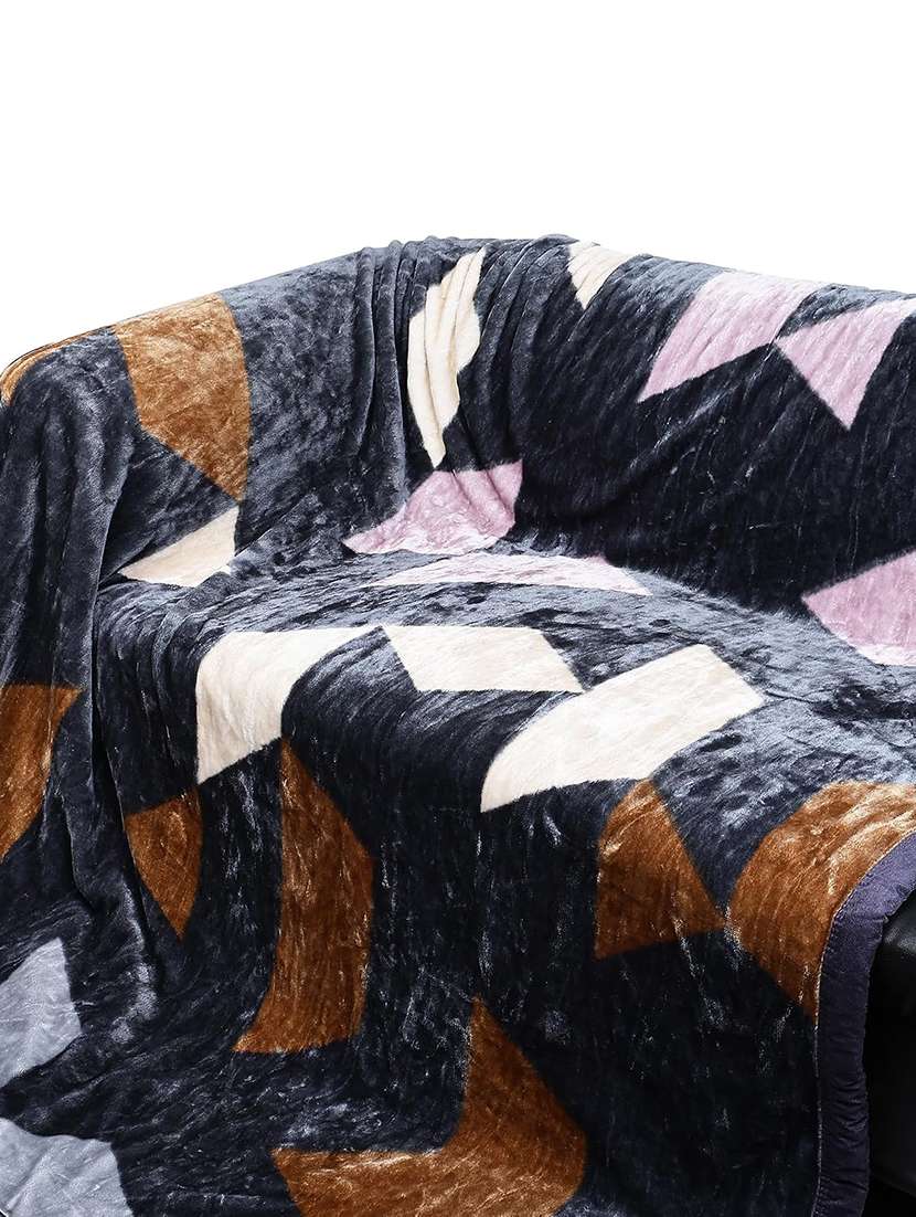 grey printed polyester winter blanket - 22568017 -  Standard Image - 2