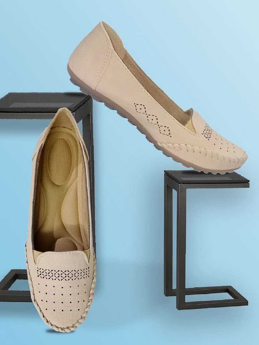 women cutwork slip on ballerina