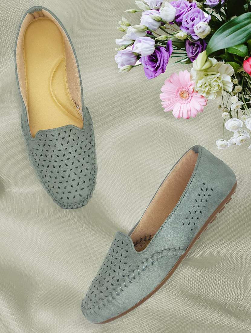 women cutwork slip on ballerina