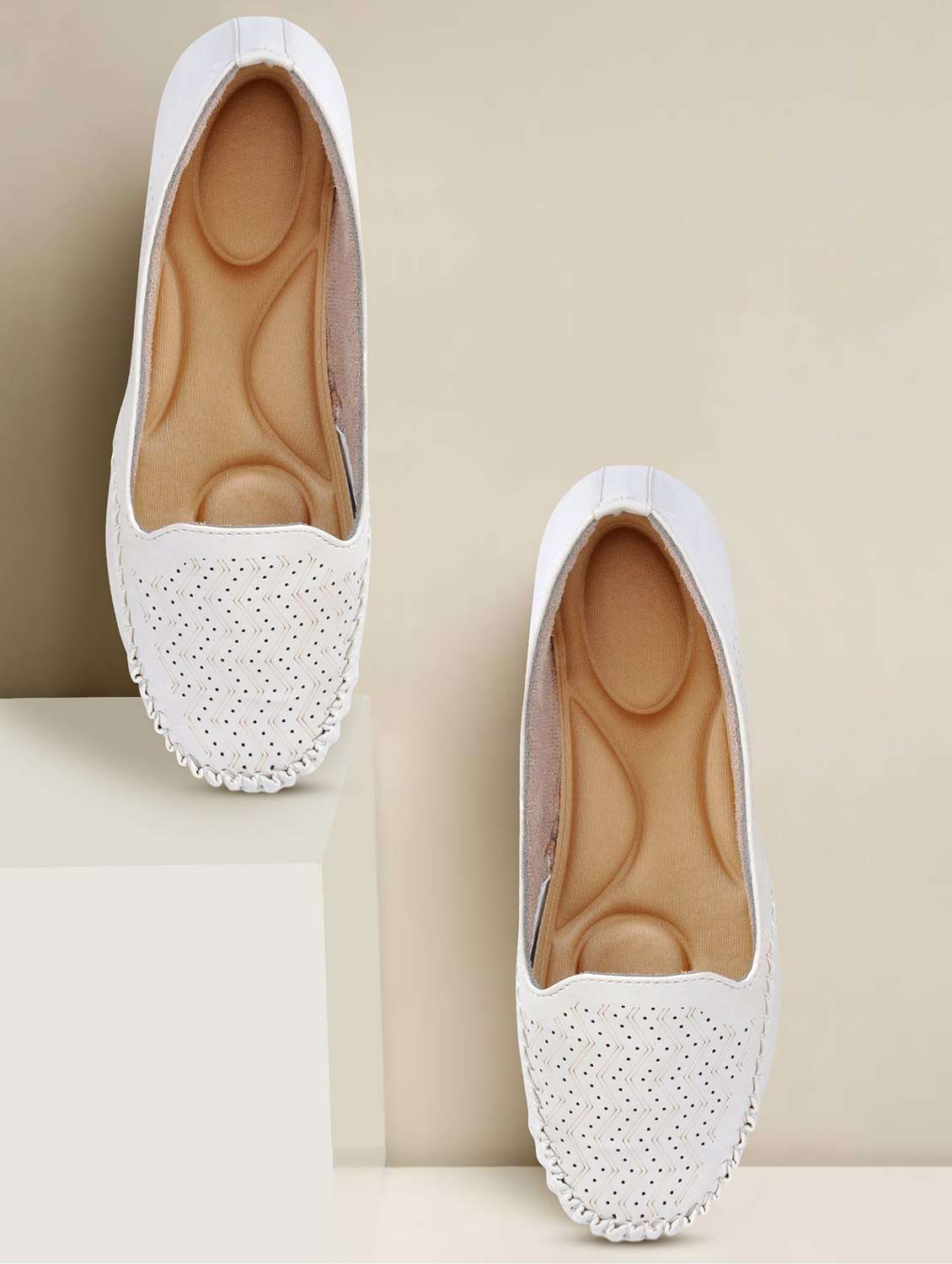women textured slip on ballerina