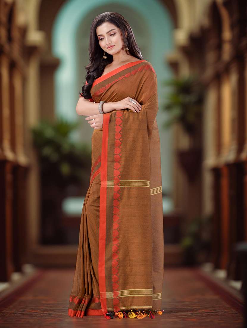 women solid with bordered handloom saree with blouse
