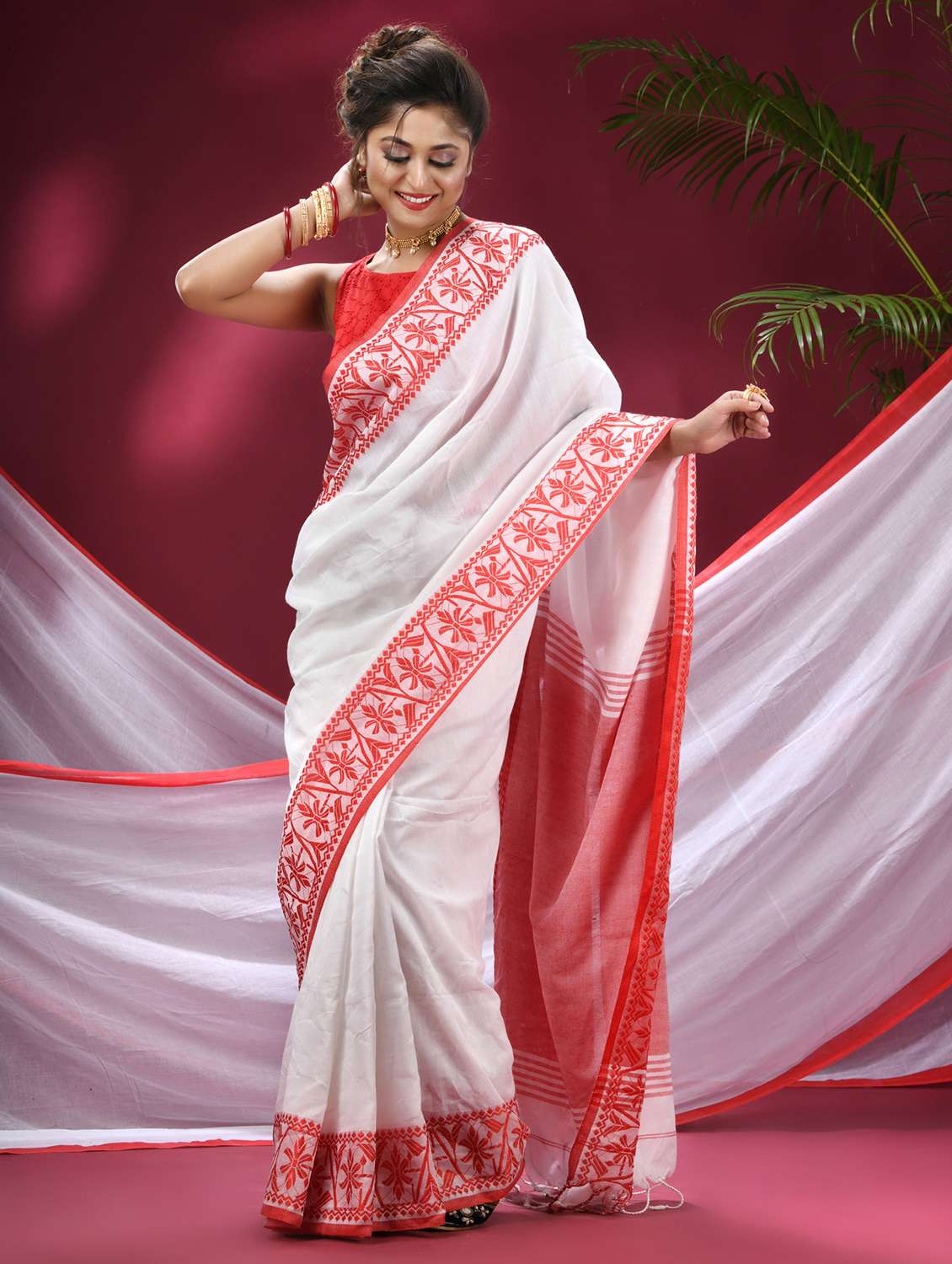 women solid with bordered handloom saree with blouse