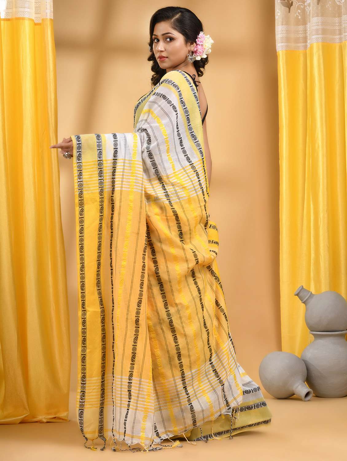 women self design handloom saree with blouse - 22569285 -  Standard Image - 2