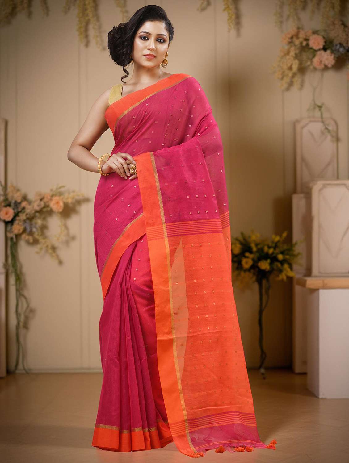 women self design handloom saree with blouse