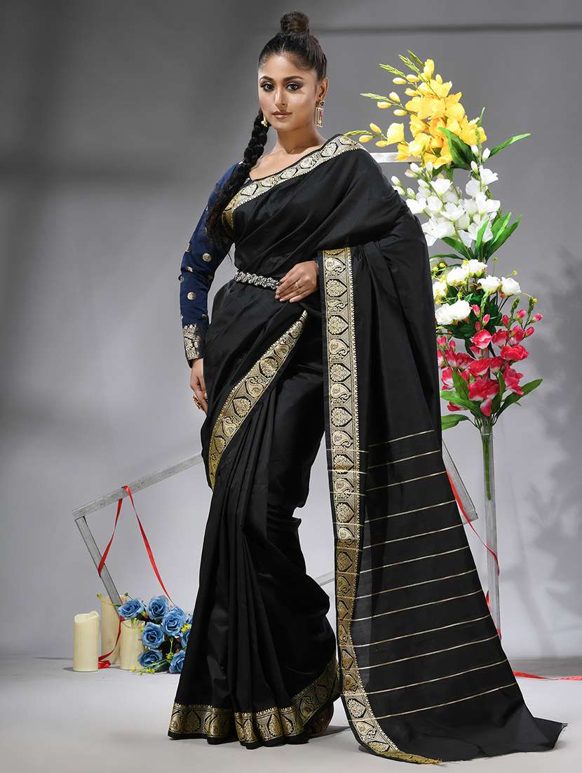 women solid with bordered saree with blouse
