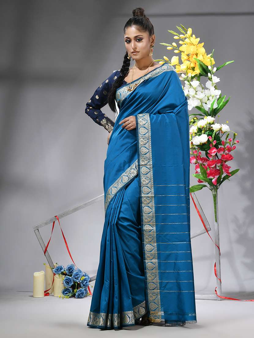 women solid with bordered saree with blouse