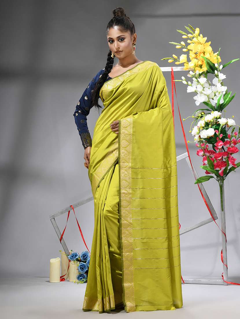 women solid with bordered saree with blouse