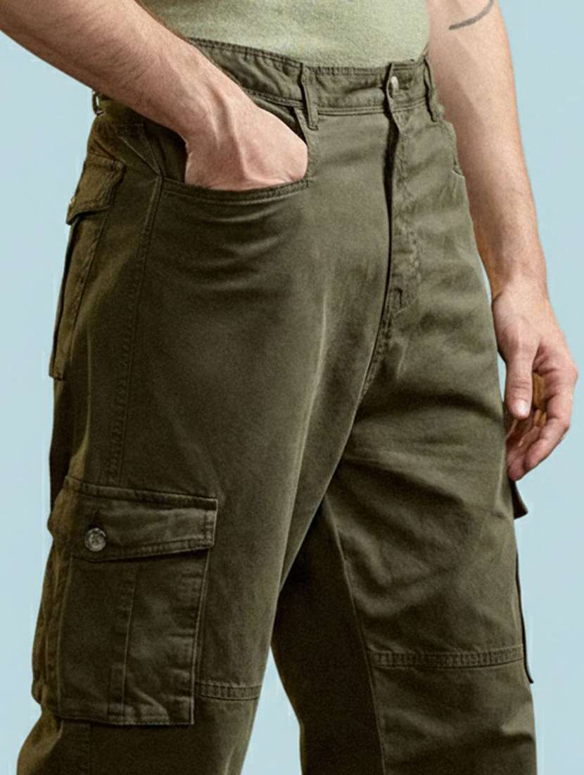 Men Solid Mid Rise Regular Fit Cargo Pant - 22570502 -  Standard Image - 2