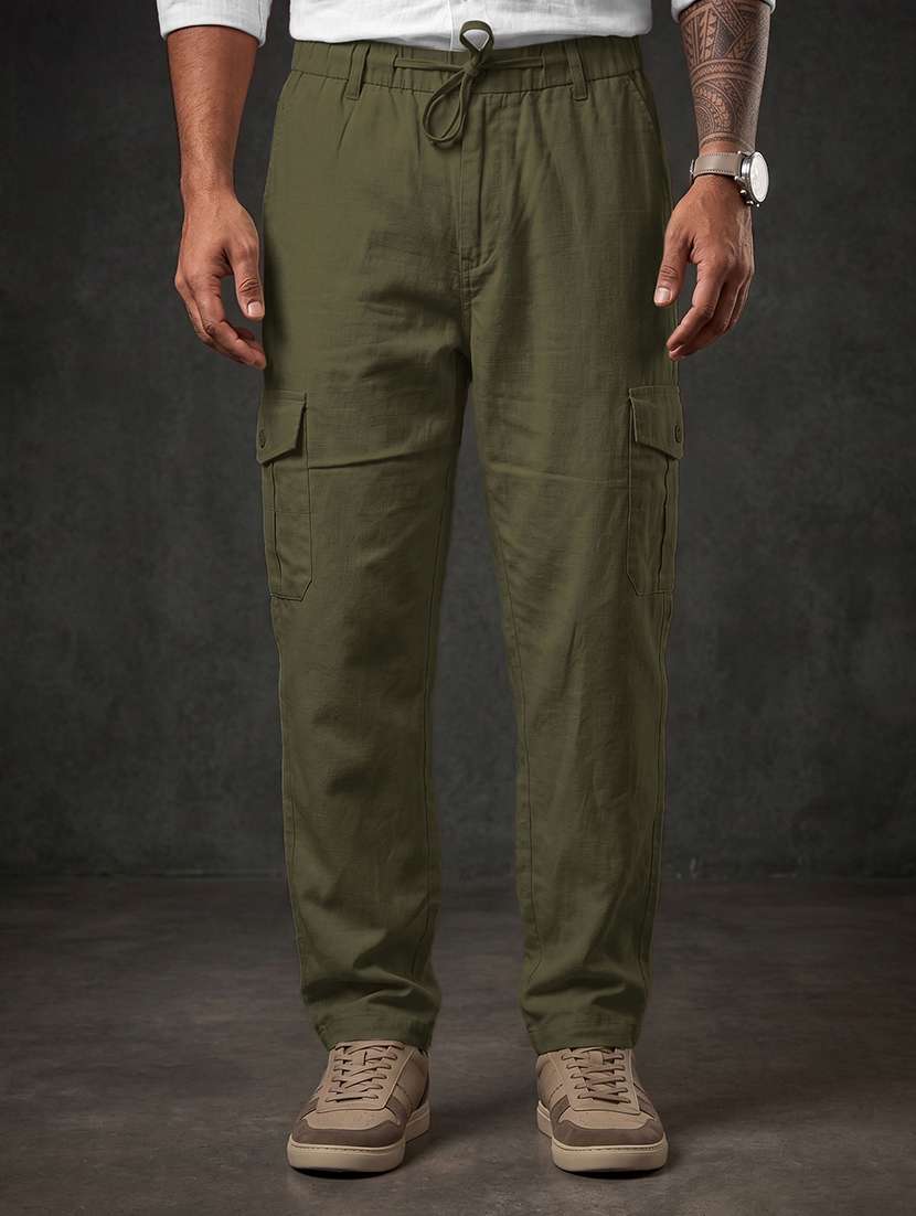 men solid mid rise regular fit cargo pant
