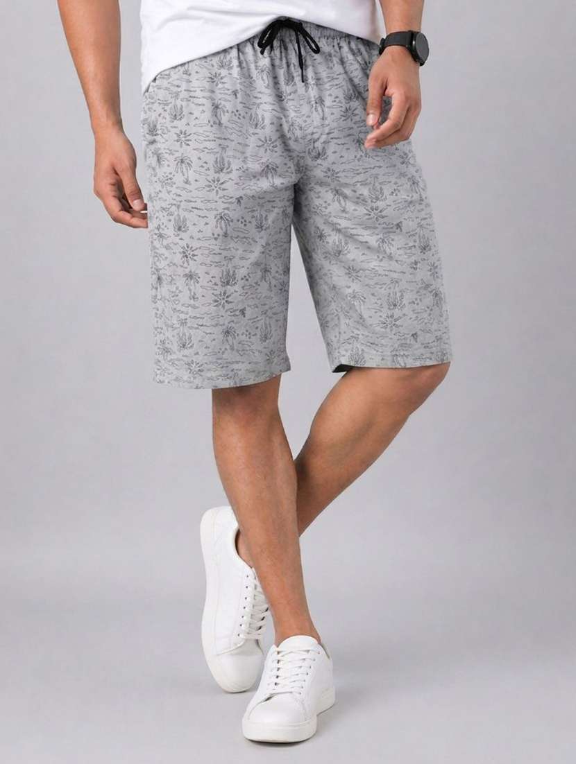 men printed mid rise regular fit shorts