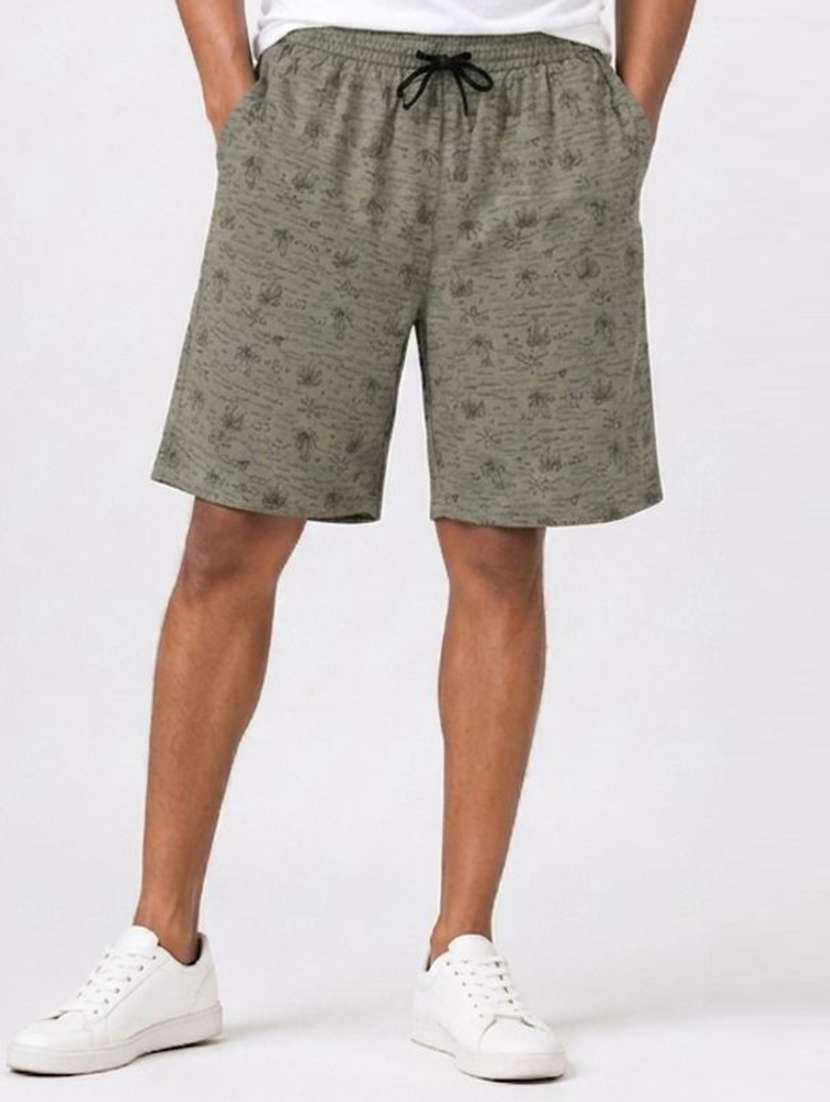 men printed mid rise regular fit shorts