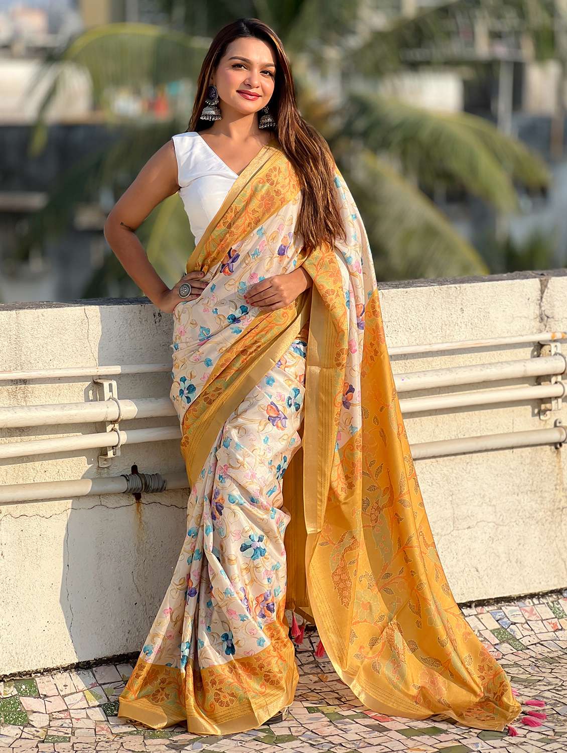 women printed casual wear saree with blouse - 22571131 -  Standard Image - 2