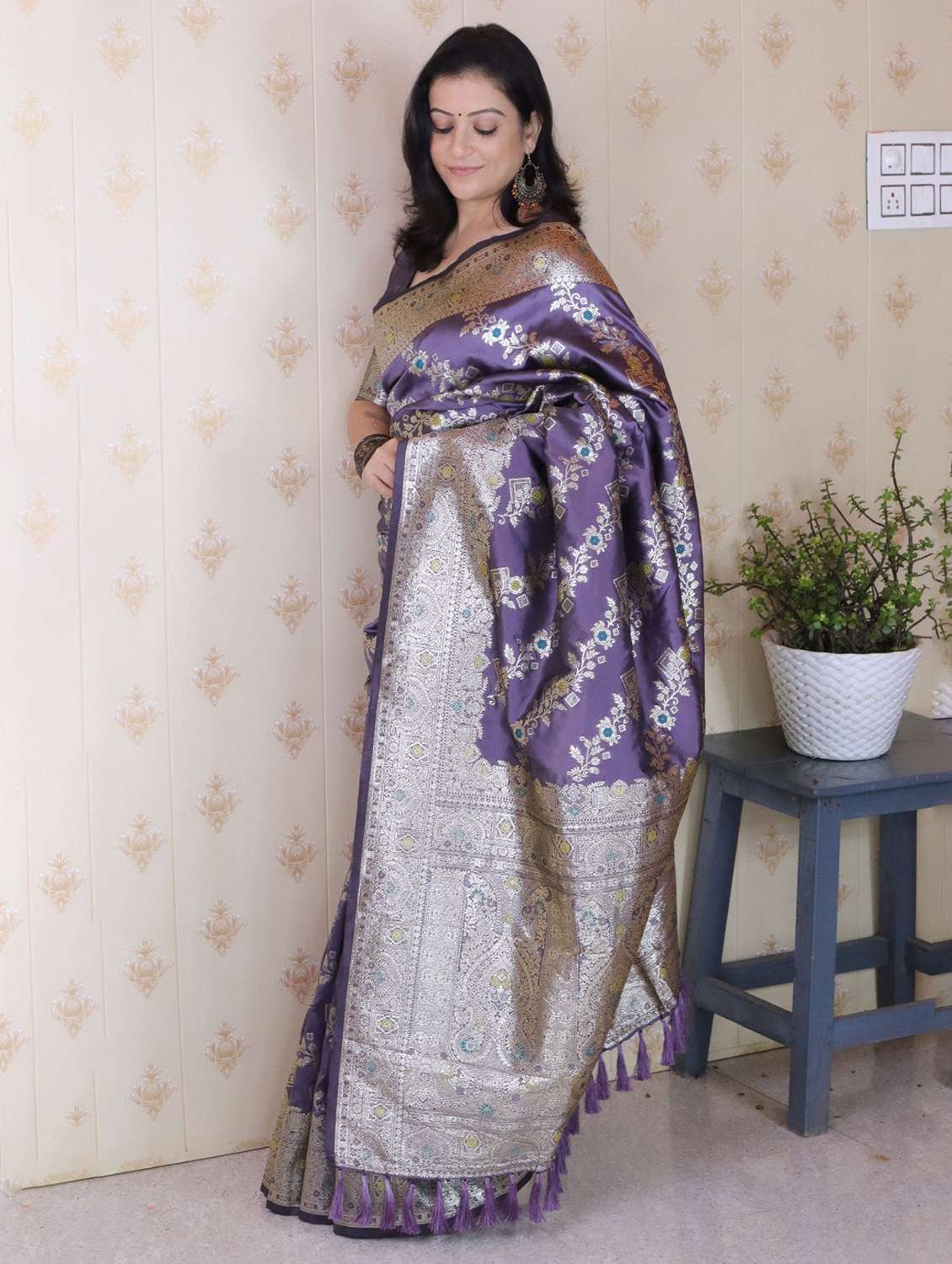 women self design banarasi saree with blouse - 22571197 -  Standard Image - 2