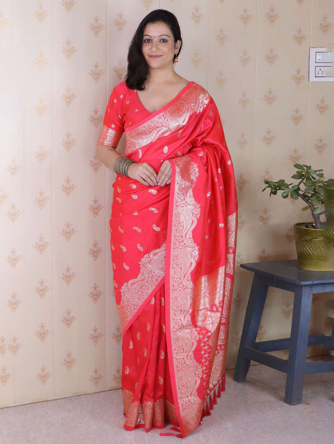 women self design banarasi saree with blouse