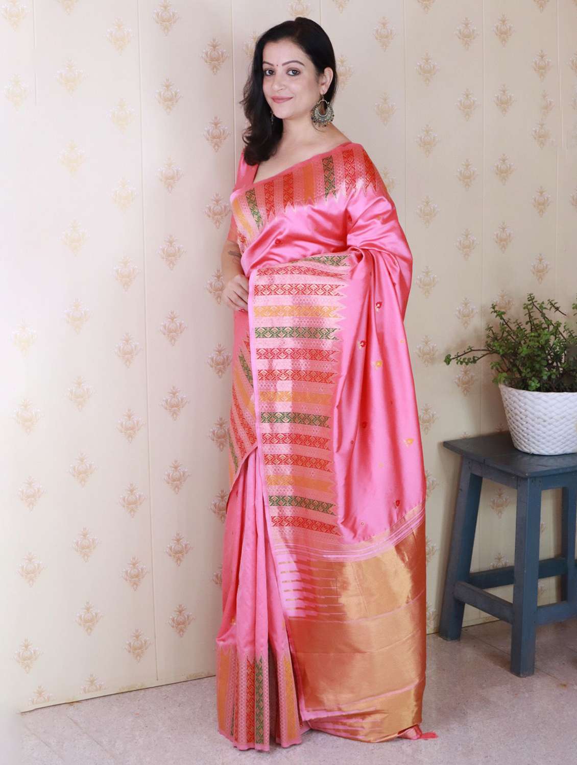 women self design banarasi saree with blouse - 22571213 -  Standard Image - 2