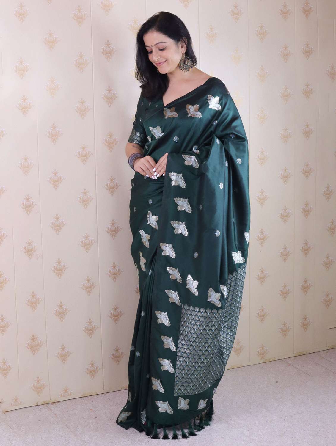 women self design banarasi saree with blouse - 22571436 -  Standard Image - 2