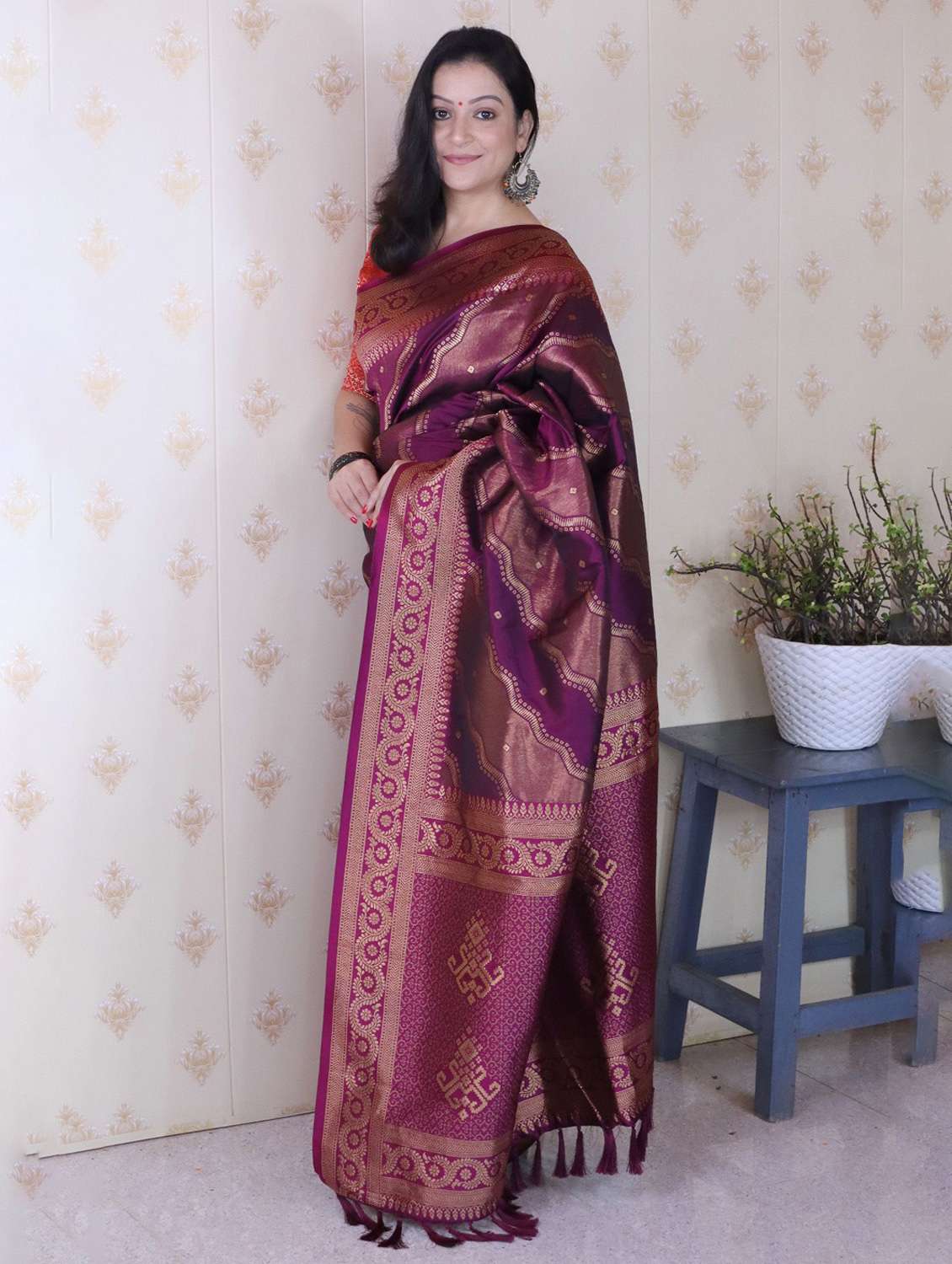 women self design banarasi saree with blouse - 22571450 -  Standard Image - 2