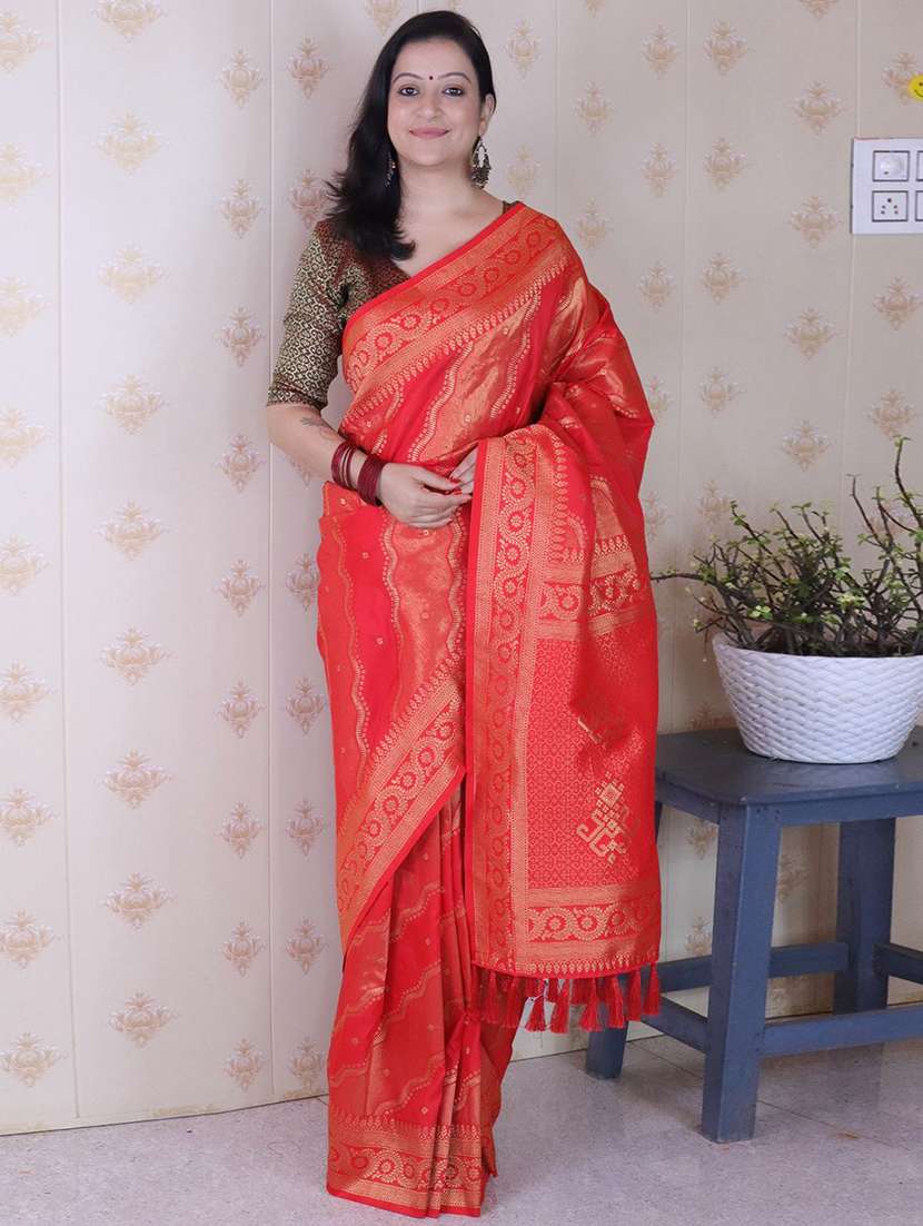 women self design banarasi saree with blouse