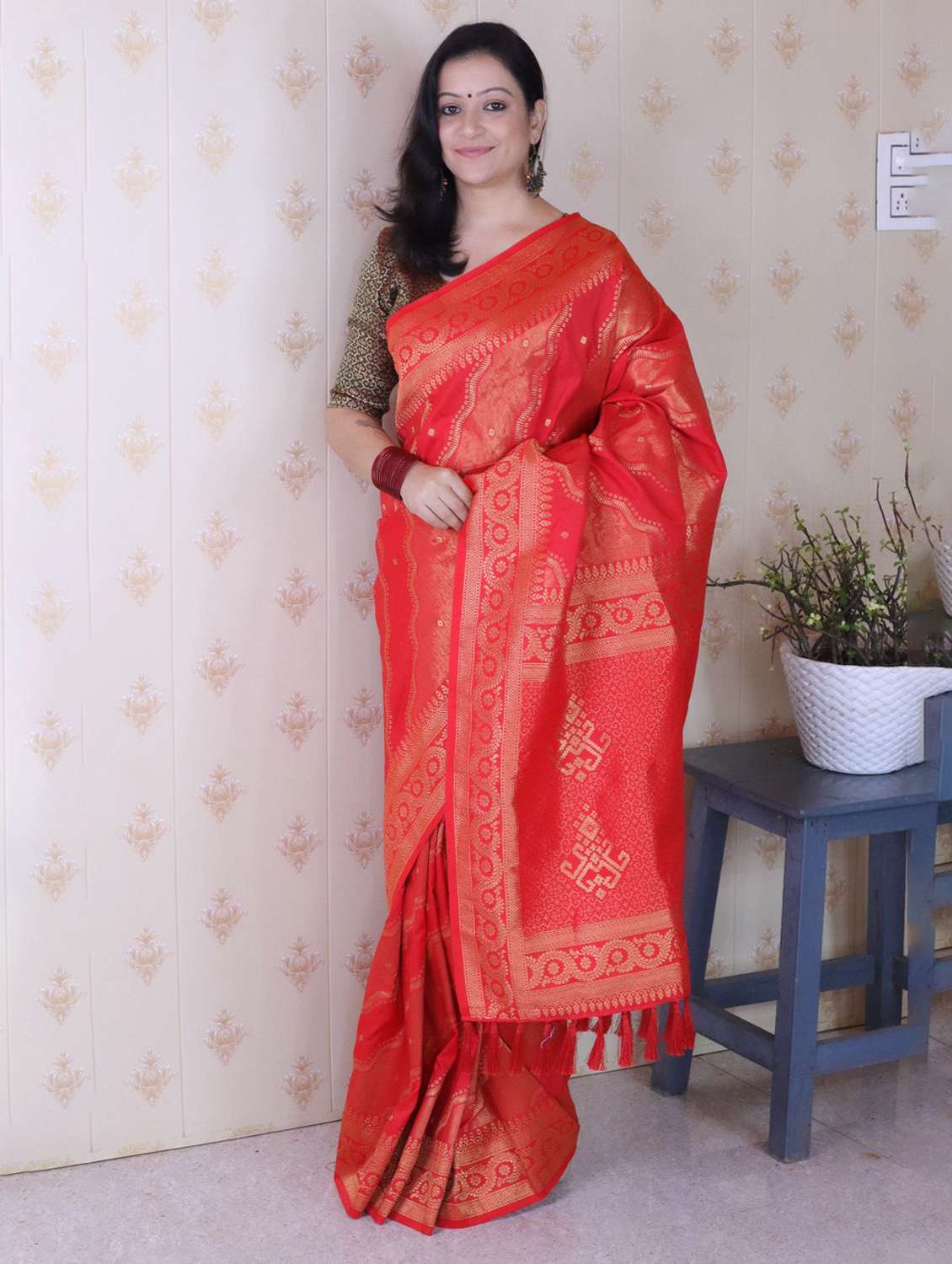 Women Self Design Banarasi Saree With Blouse - 22571452 -  Standard Image - 2