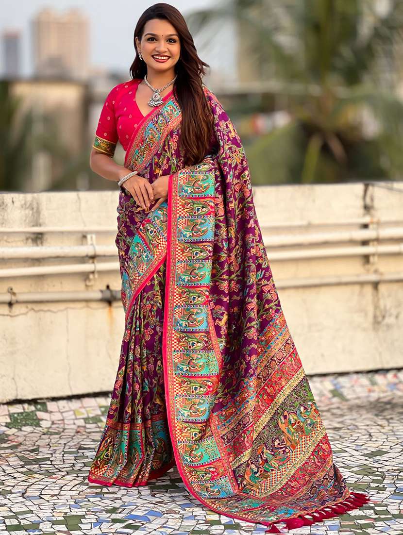 women self design bordered saree with blouse