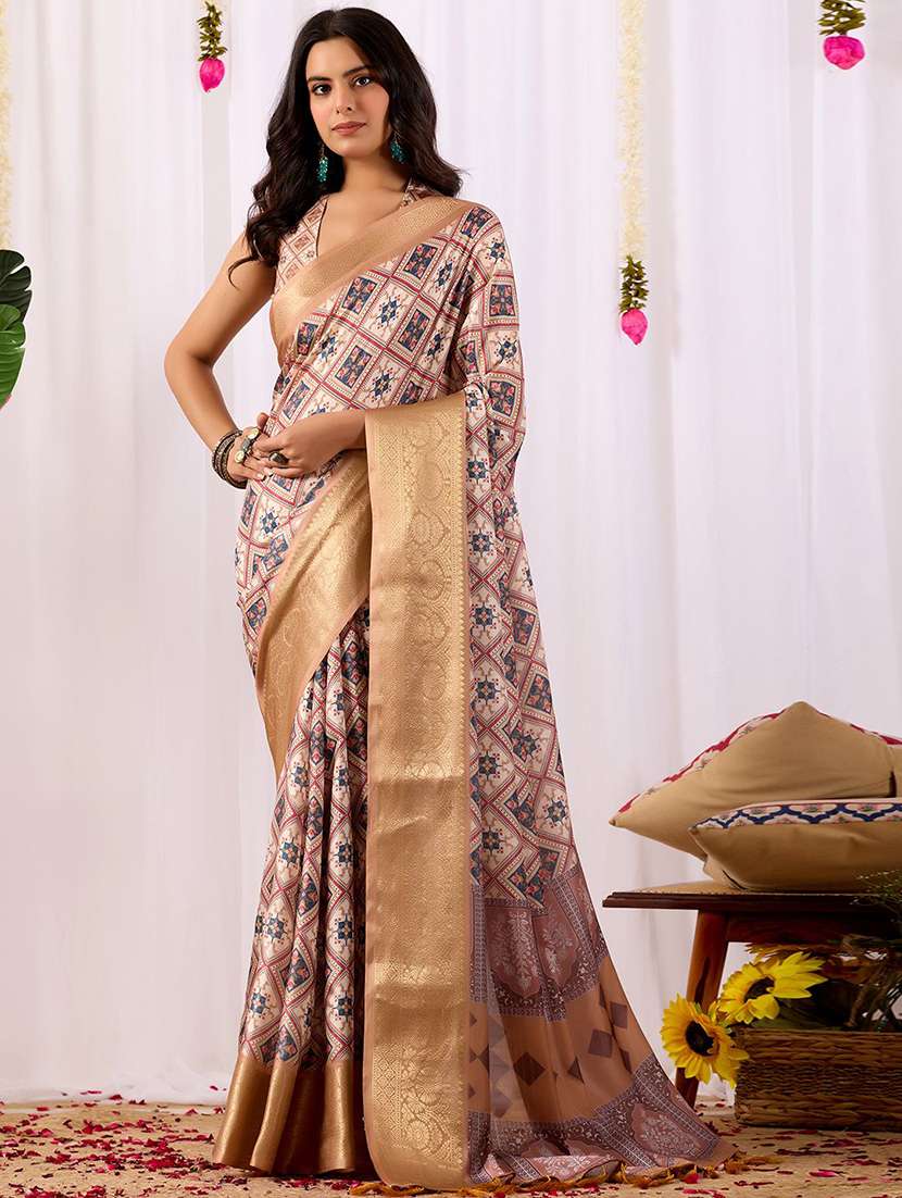 women printed bordered saree with blouse